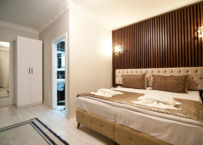 Broken Column Hotel 4*