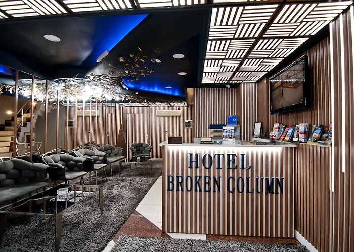 Broken Column Hotel 4*