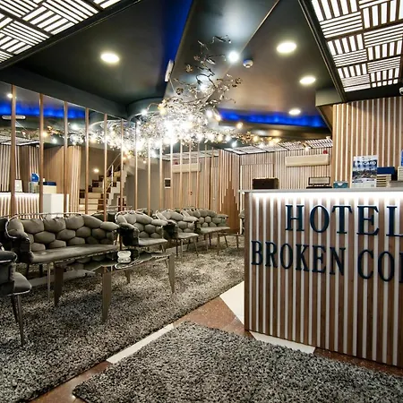 Broken Column Otel
