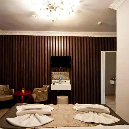 Broken Column İstanbul