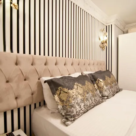 Broken Column İstanbul