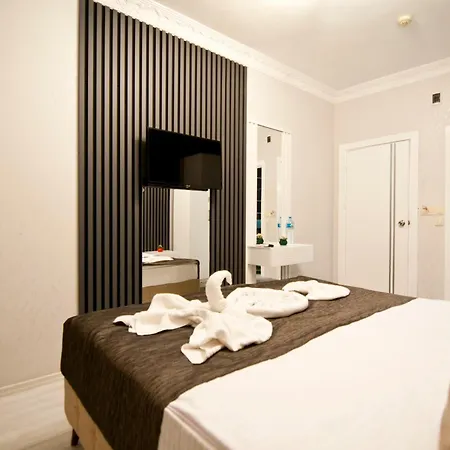 Broken Column Отель