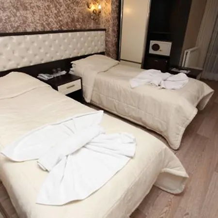 Broken Column Отель