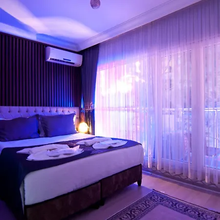 Broken Column Hotel 4*