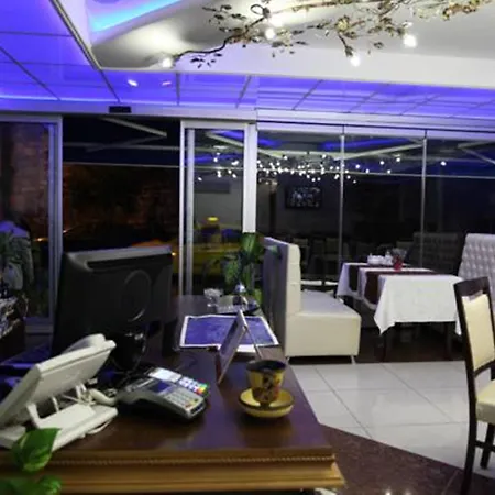 Broken Column Hotel 4*