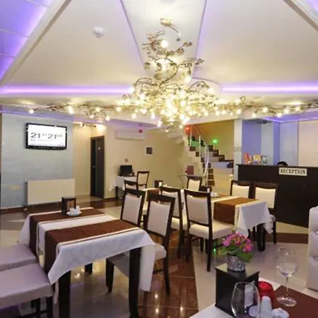 Broken Column Hotel 4*