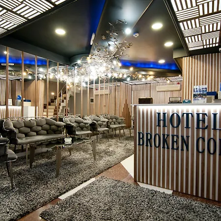 Broken Column Hotel 3*
