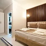 Broken Column Hotel 4*