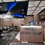 Broken Column Hotel 4*